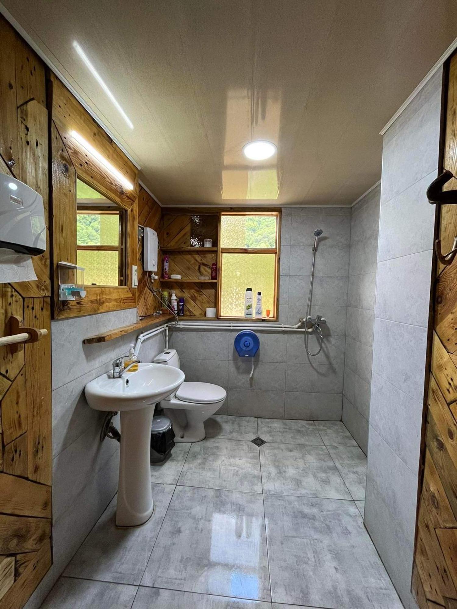 Korsha Guesthouse Roshka Exterior photo